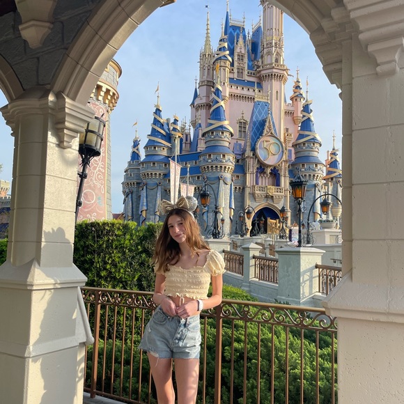 Meet your Posher, Olivia - Picture 1 of 1